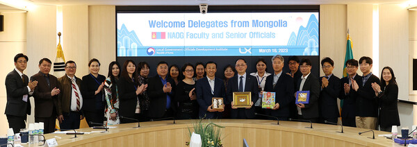 몽골 공무원 대표단이 LX한국국토정보공사를 방문해 디지털트윈 적용 사례를 공유했다.(사진=LX)