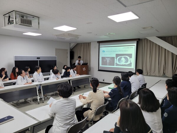    수원병원이 지난 14일 대회의실에서 전 직원을 대상으로 ‘공공사업 설명회’를 진행했다. /사진제공=수원병원        ©팝콘뉴스